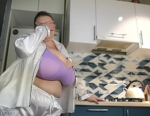 lily3/videos/214 - head on boobs